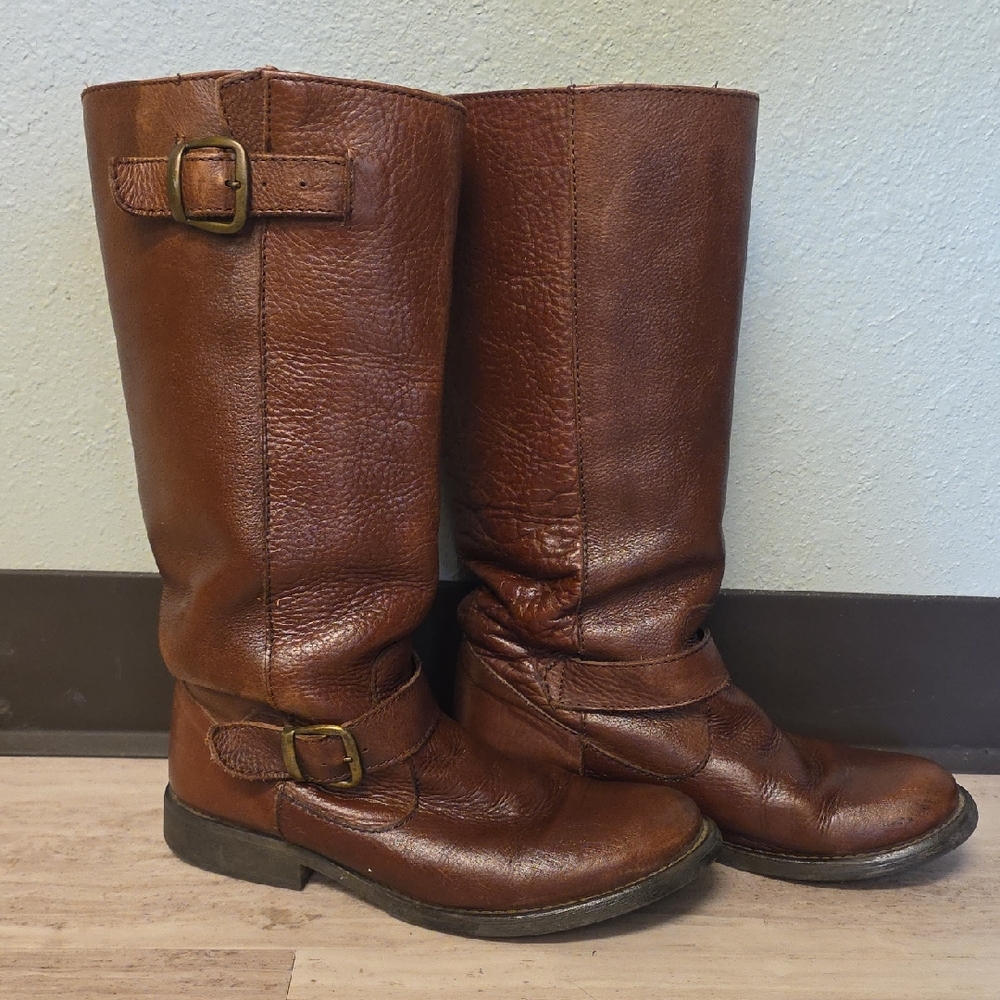 Steve Madden Black and Brown Sole Detail